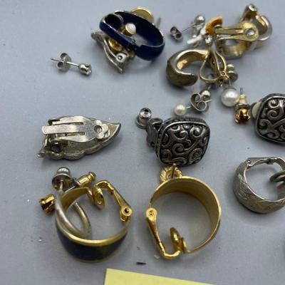 Lot of earrings