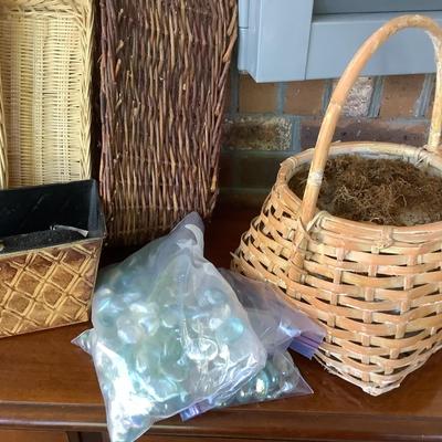 Baskets, glass stones