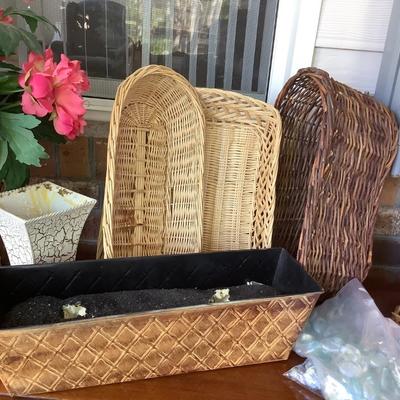 Baskets, glass stones