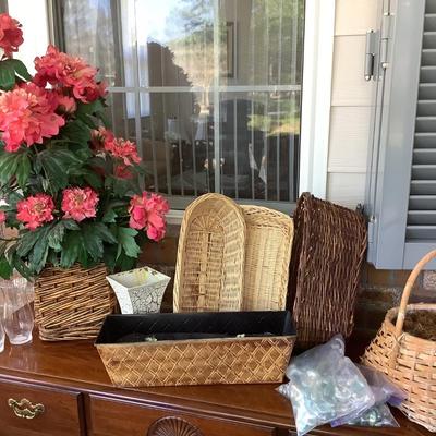 Baskets, glass stones