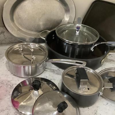 Kitchen pots lot 1