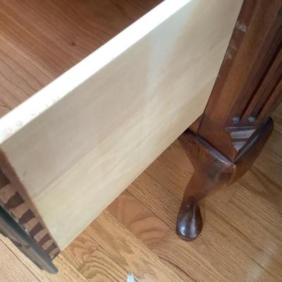 2- Thomasville drop leaf end/side tables, 1 drawer each, 24â€H 21â€ x 28â€- 35â€ with leaves up