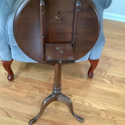Lane furniture wing back reclining chair 41â€H 28â€W 36â€depth & drop leaf table 22â€H 16â€diameter