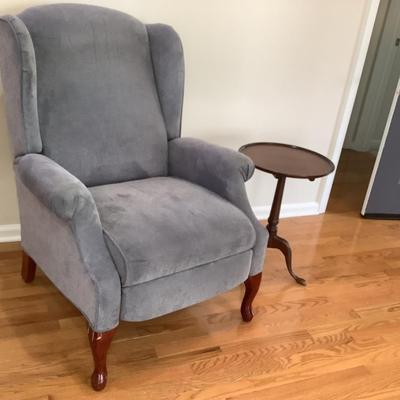 Lane furniture wing back reclining chair 41â€H 28â€W 36â€depth & drop leaf table 22â€H 16â€diameter