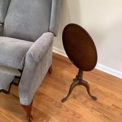 Lane furniture wing back reclining chair 41â€H 28â€W 36â€depth & drop leaf table 22â€H 16â€diameter