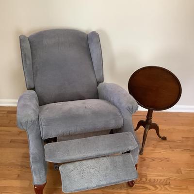 Lane furniture wing back reclining chair 41â€H 28â€W 36â€depth & drop leaf table 22â€H 16â€diameter
