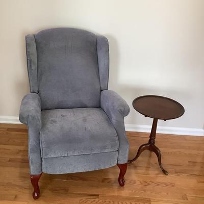 Lane furniture wing back reclining chair 41â€H 28â€W 36â€depth & drop leaf table 22â€H 16â€diameter