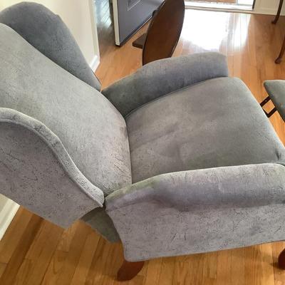 Lane furniture wing back reclining chair 41â€H 28â€W 36â€depth & drop leaf table 22â€H 16â€diameter
