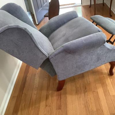 Lane furniture wing back reclining chair 41â€H 28â€W 36â€depth & drop leaf table 22â€H 16â€diameter