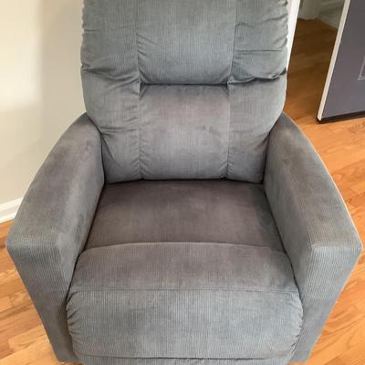 La-Z-boy recliner 39â€H 32â€W 33â€depth