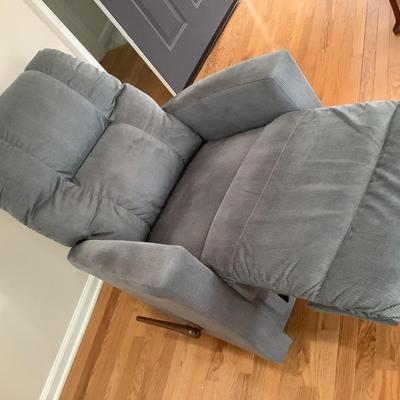 La-Z-boy recliner 39â€H 32â€W 33â€depth