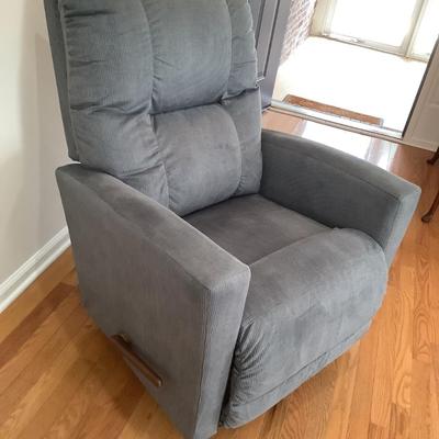 La-Z-boy recliner 39â€H 32â€W 33â€depth