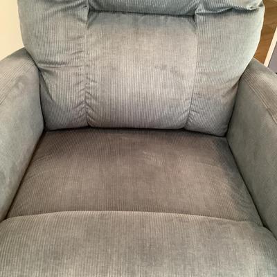 La-Z-boy recliner 39â€H 32â€W 33â€depth