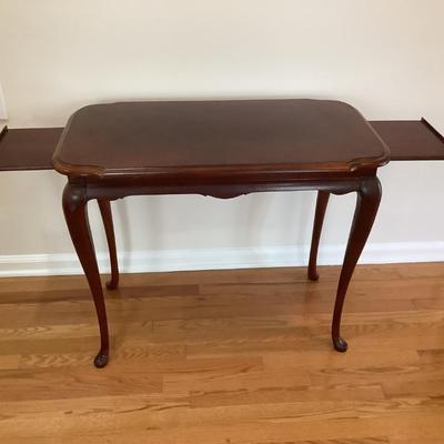 Thomasville mahogany tea table 26â€H 32â€ x 18â€