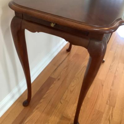 Thomasville mahogany tea table 26â€H 32â€ x 18â€