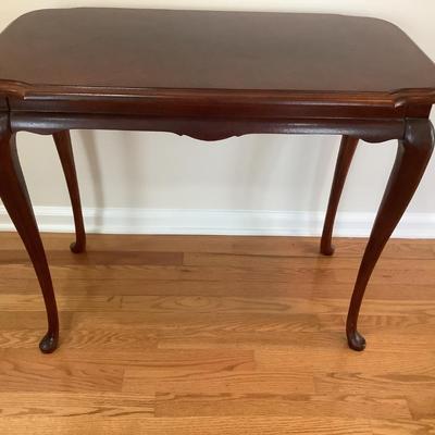 Thomasville mahogany tea table 26â€H 32â€ x 18â€