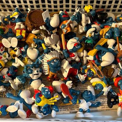 LOT 83AT: Large Collection of Vintage Smurfs Toys