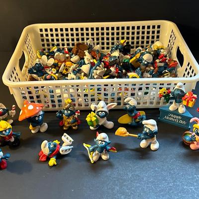 LOT 83AT: Large Collection of Vintage Smurfs Toys