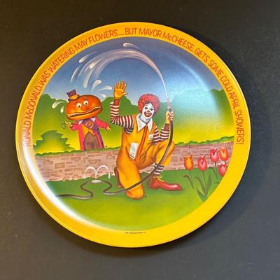 LOT 88AT: Vintage Mc Donalds Collectors Plates and Happy Meal Toys