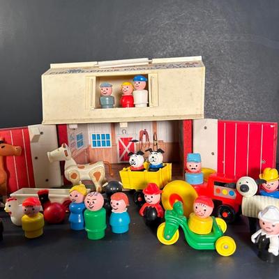 LOT 92AT: Fisher Price Family Play Farm And More