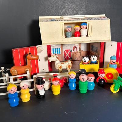 LOT 92AT: Fisher Price Family Play Farm And More