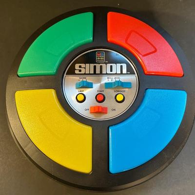 LOT 95AT: Vintage Games -Simon, Yahtzee, Memory & Bingo