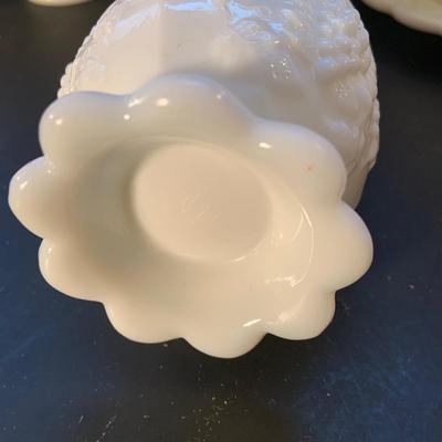 LOT:117: Beautiful Collection of Vintage Milk Glass by Westmoreland Glass Co and More