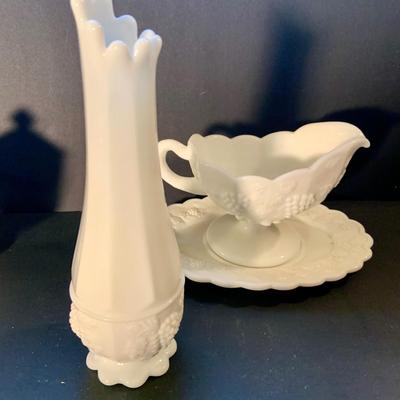 LOT:117: Beautiful Collection of Vintage Milk Glass by Westmoreland Glass Co and More