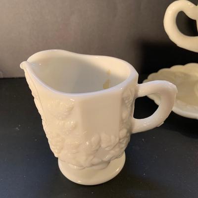 LOT:117: Beautiful Collection of Vintage Milk Glass by Westmoreland Glass Co and More