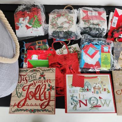 Large Lot of Lindy Bowman Holiday Christmas Gift bags New Stock in Med. Tote