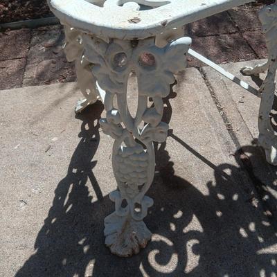 2 ORNATE WROUGHT IRON PATIO CHAIRS AND TABLE