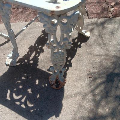 2 ORNATE WROUGHT IRON PATIO CHAIRS AND TABLE