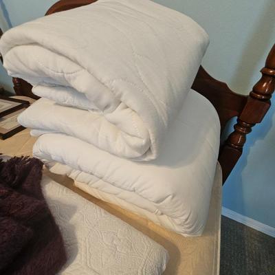 Queen size bed linens