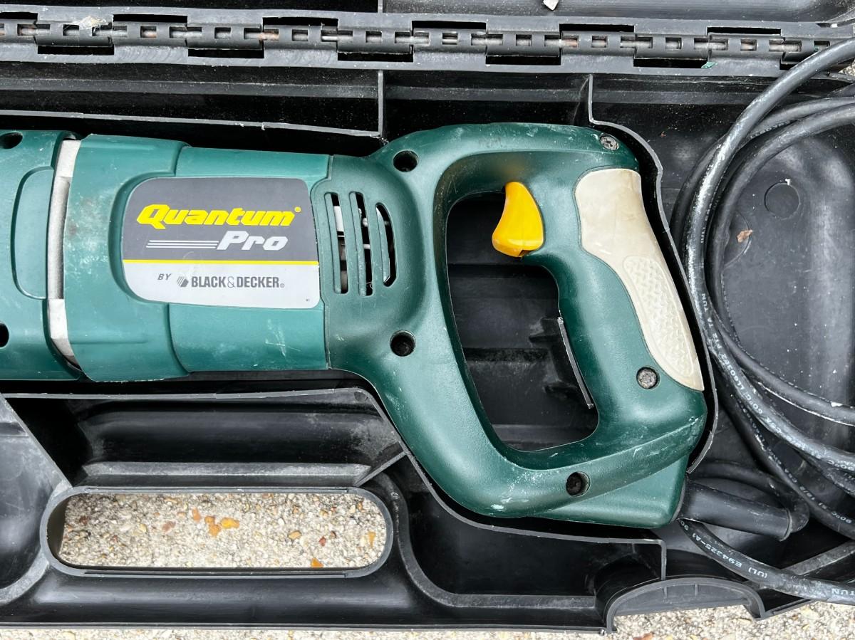 Black & Decker Quantum Pro Reciprocating Saw with Blades and Case