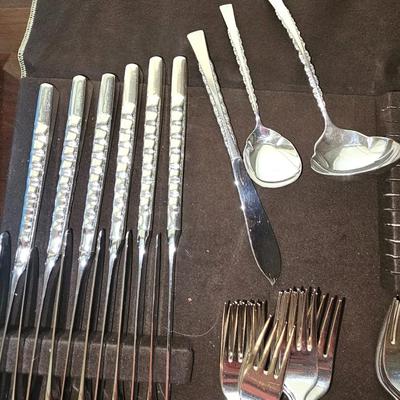 International Deep Silver service for 12