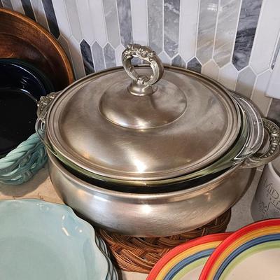 Kitchen bowls, plats, servers and more