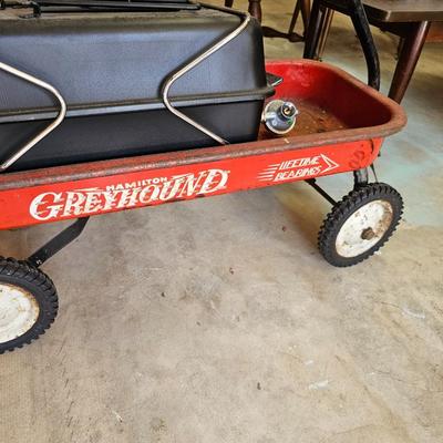 Kids Red Wagon and portable grill | EstateSales.org