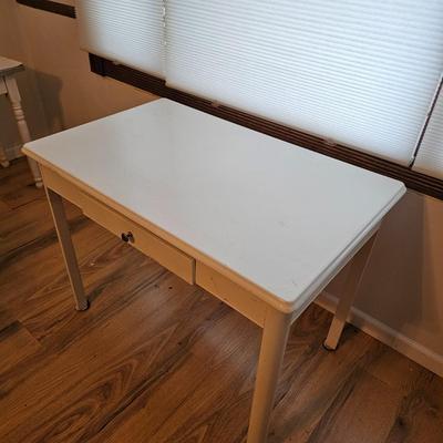 White Enameled Metal Top Table (UC-JS)