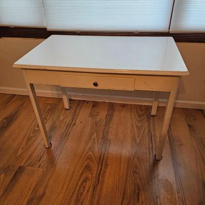 White Enameled Metal Top Table (UC-JS)