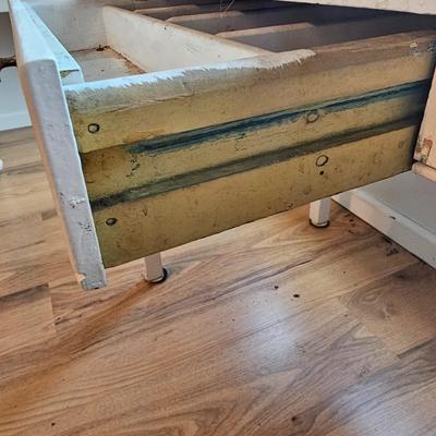 White Enameled Metal Top Table (UC-JS)