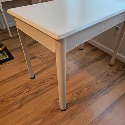White Enameled Metal Top Table (UC-JS)