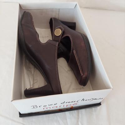 Comfort Heels and Sandals, Womenâ€™s Size 7-7.5 (PC-BBL)