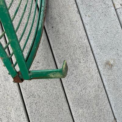 Green Metal Corner Plant Stands & Yard Art (BD-RG)