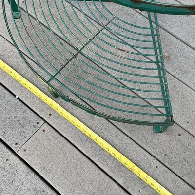 Green Metal Corner Plant Stands & Yard Art (BD-RG)