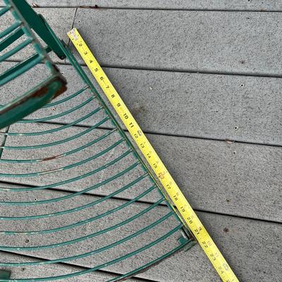 Green Metal Corner Plant Stands & Yard Art (BD-RG)
