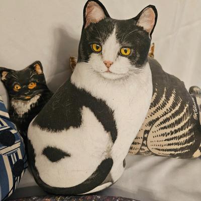 Feline Plush Animals, Draft Dodgers and Door Stops (UD-DW)