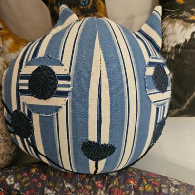 Feline Plush Animals, Draft Dodgers and Door Stops (UD-DW)