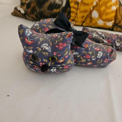 Feline Plush Animals, Draft Dodgers and Door Stops (UD-DW)