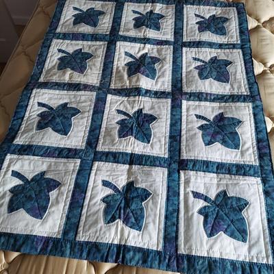 Eight Vintage Quilts (UB-BBL)
