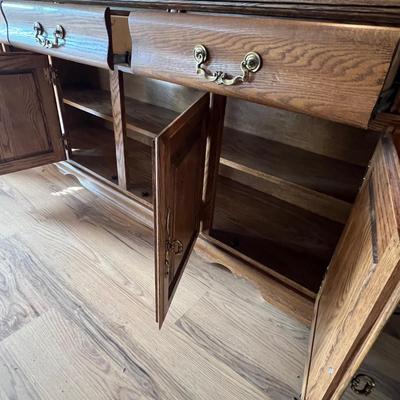 Wooden China Cabinet W/Lights (DR-RG)
